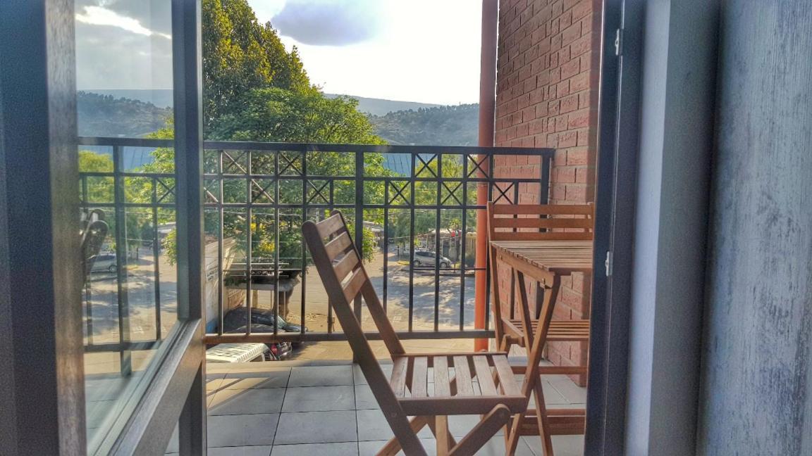 Your Home In Tbilisi: Cosy Stay In The Old City Екстериор снимка